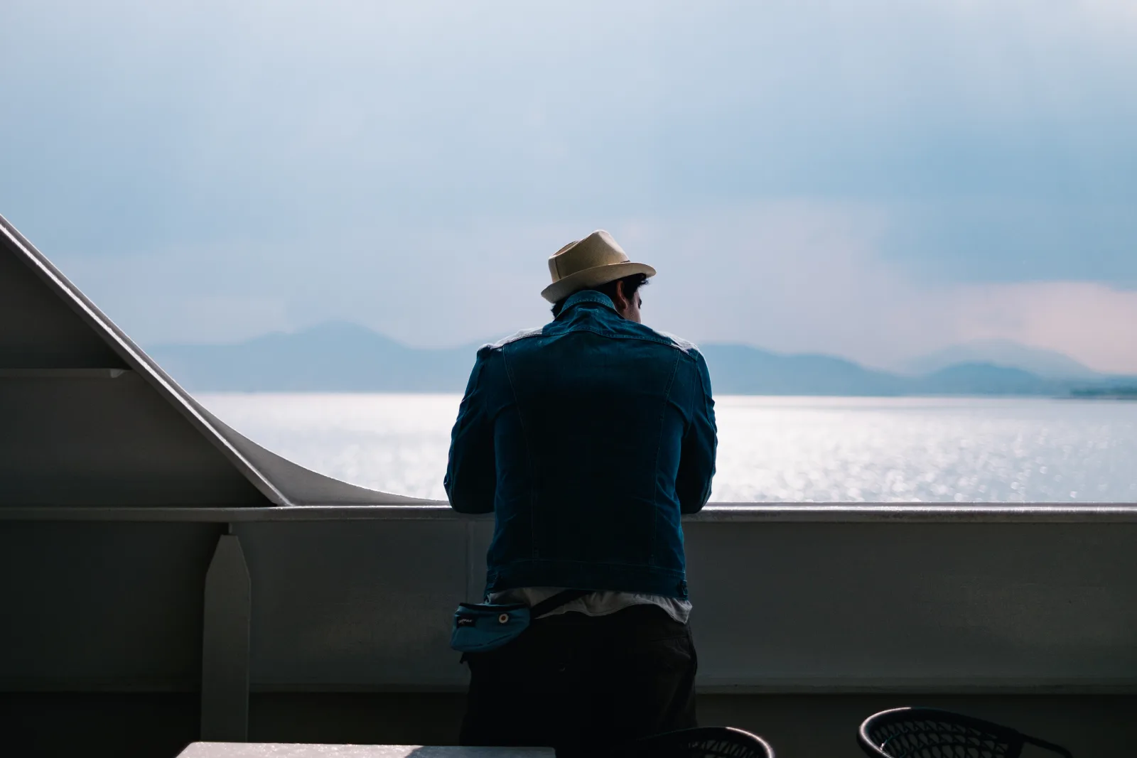 Bow or stern: where to sit on a boat or ferry to avoid seasickness